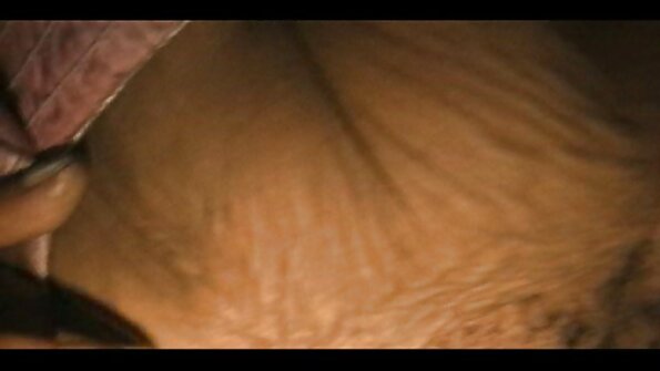 Brünette Amara Romani mit behaarter Muschi springt auf einen reife porno videos Schwanz und lutscht Schwanz